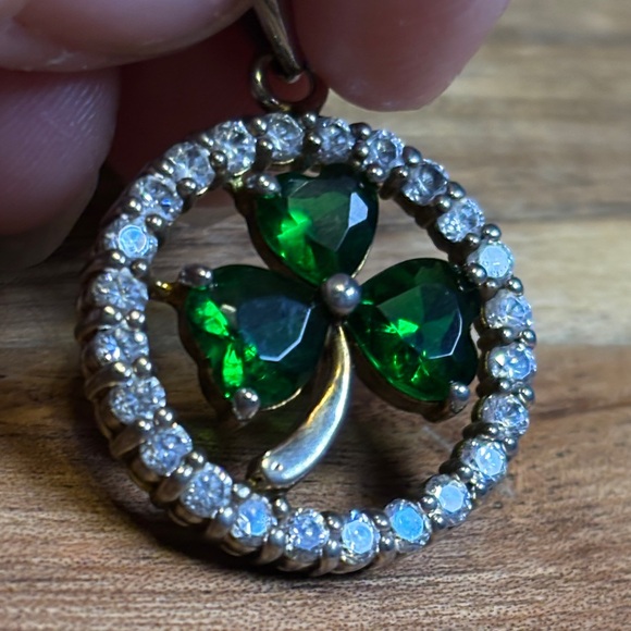 Emerald Crystal 3 Leaf Clover Pendant - Silver Tone - Picture 3 of 4